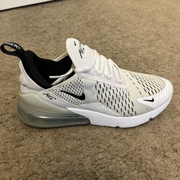 Nike 270's size women's 8 color white and black - Picture 2 of 7